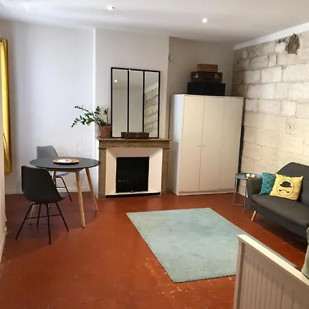 La Maison Des Nomades Netflix Disney Prime Video Apartment Avignon